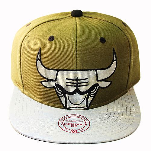 bulls camo hat